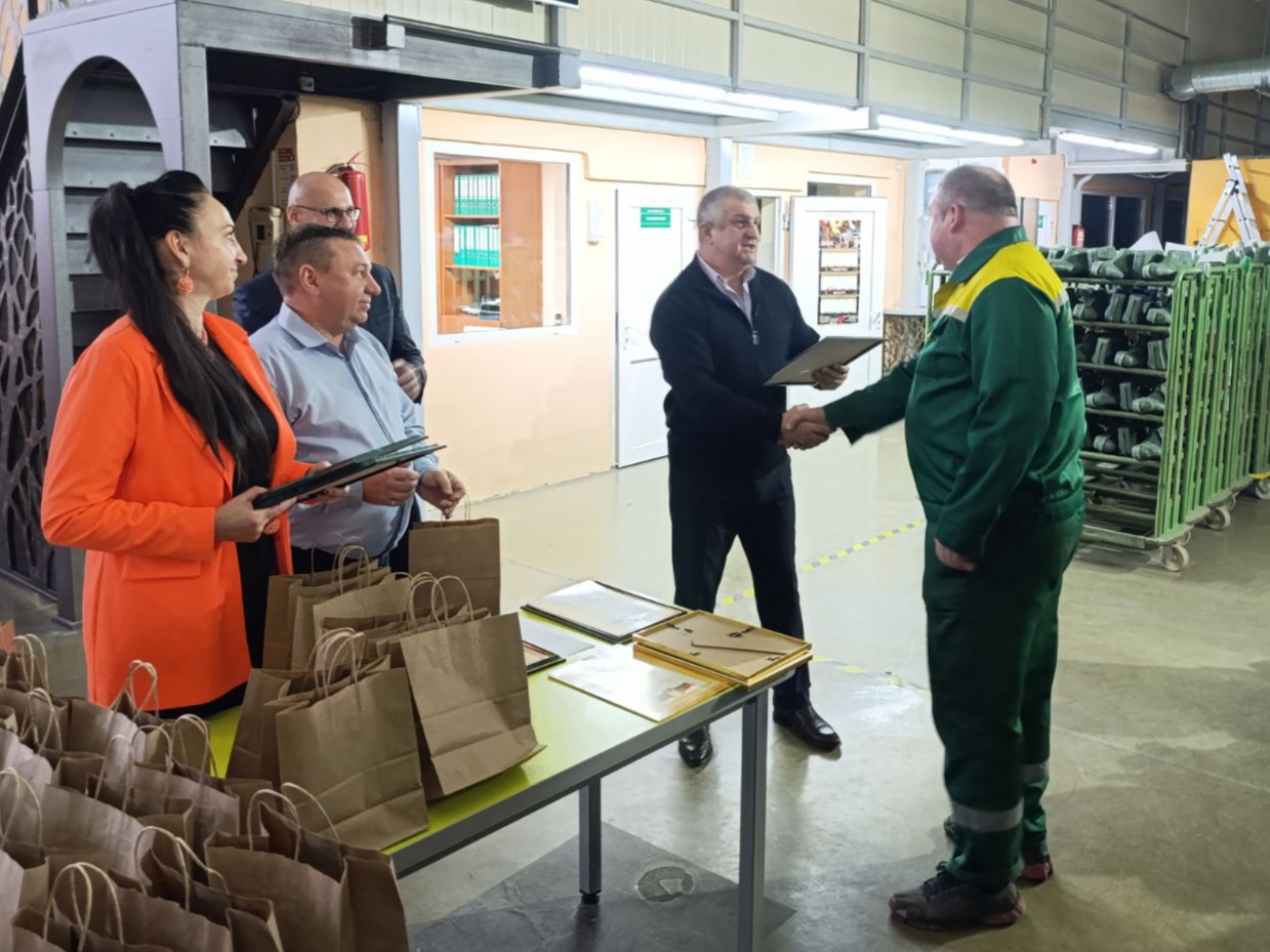 IMG 6588f281f2970ed9e8ccfca88556da39 V