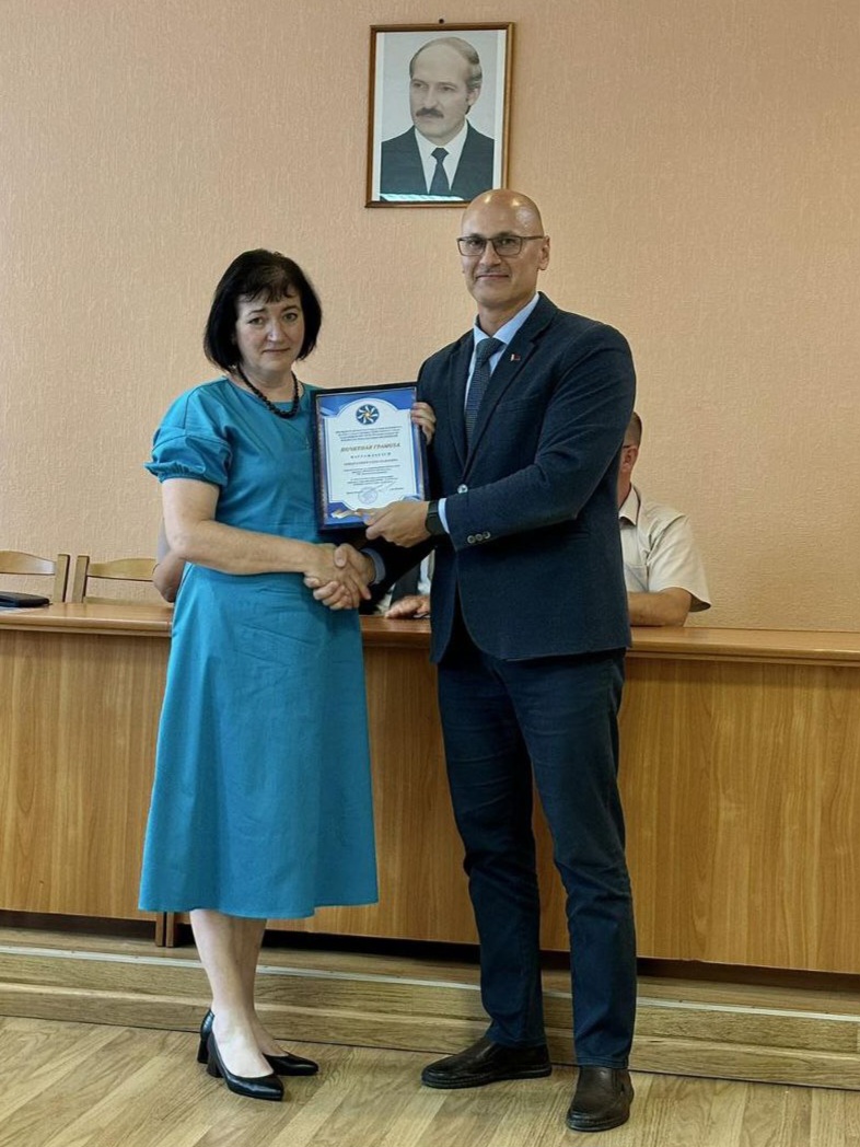 IMG 66209c598f8816bec04685ea67814968 V