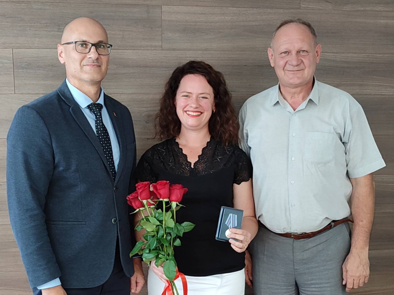 IMG 906ee5e2a3a85014dd3981d70fbb0167 V