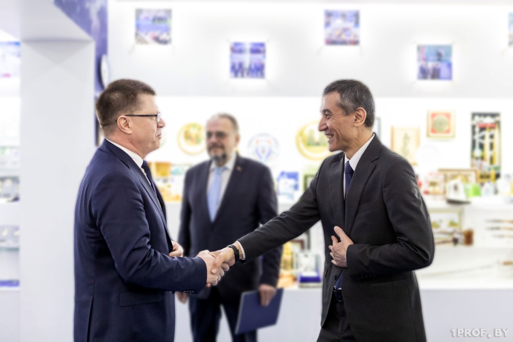 mol 3095 2 1024x683 1